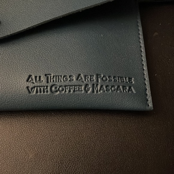 B*tchy makeup brushes with case - Picture 3 of 4